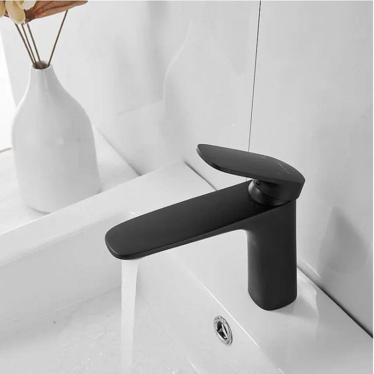 Смеситель для раковины Shevanik S8501H цвет Черный Смеситель для раковины Shevanik S8501H цвет Черный