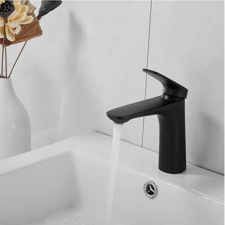 Смеситель для раковины Shevanik S8501H цвет Черный Смеситель для раковины Shevanik S8501H цвет Черный