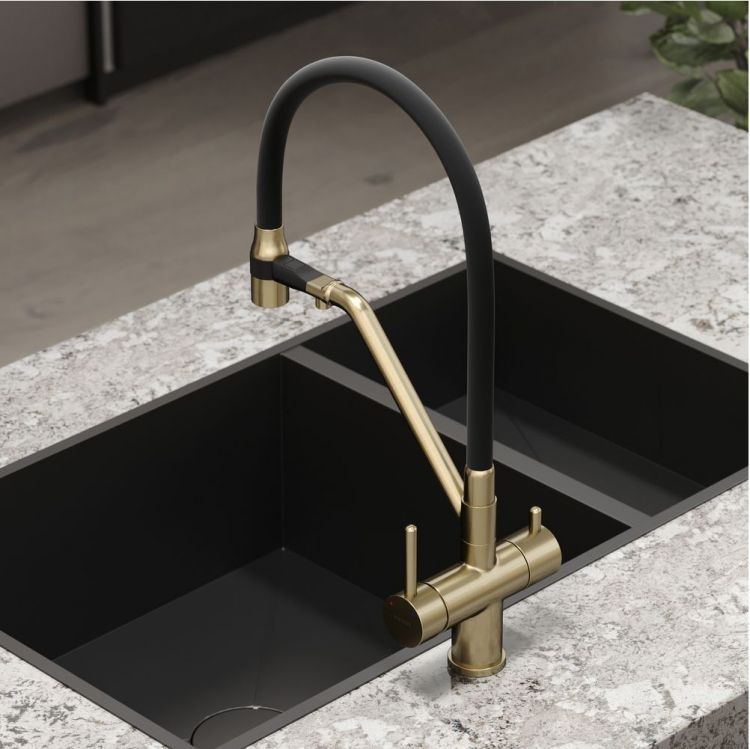 Смеситель для кухни Sancos Dora с гибким изливом, цвет брашированное золото/черный, SC4003BG