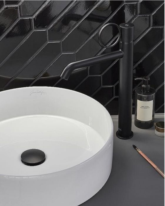 Смеситель для раковины Jacob Delafon Vivienne Signature E38683-LB2-BL Черный матовый