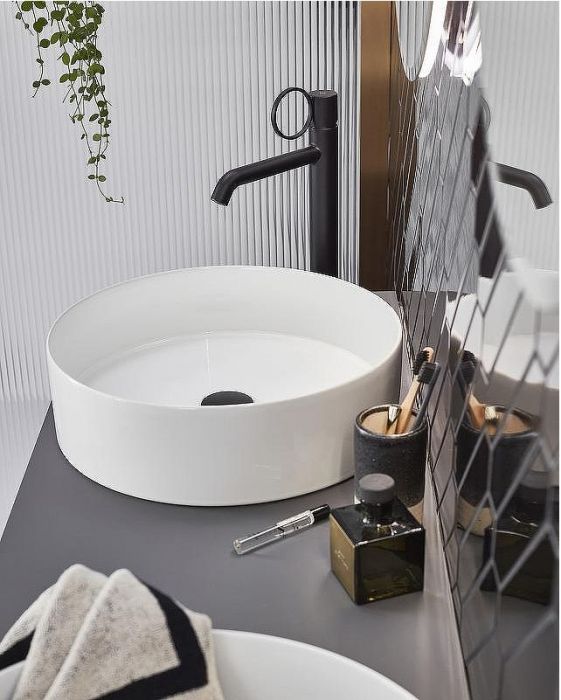 Смеситель для раковины Jacob Delafon Vivienne Signature E38683-LB2-BL Черный матовый