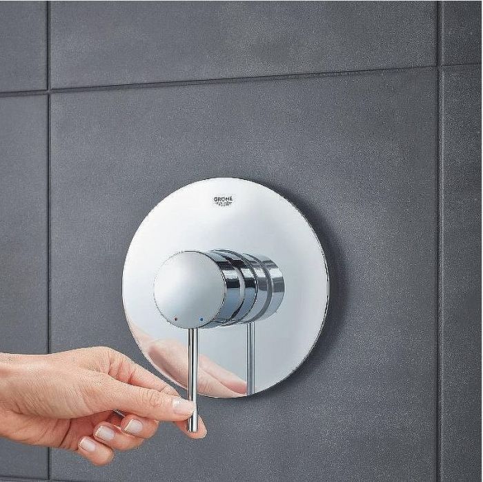 Смеситель для душа Grohe Essence 24057001 Хром