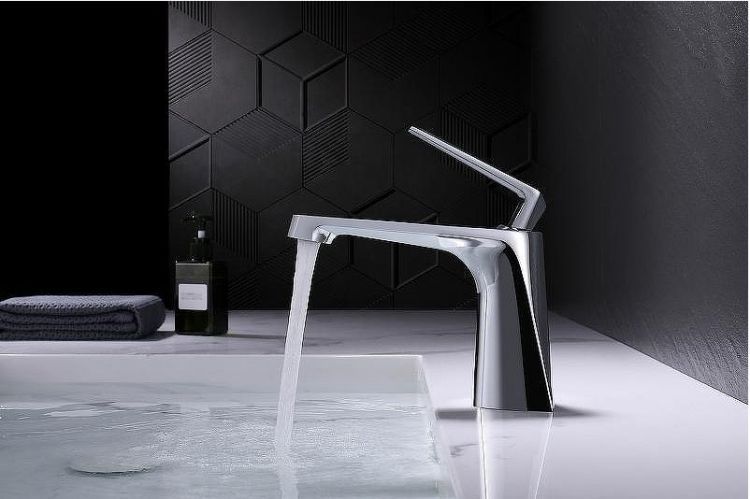 Смеситель для раковины Royce Valerie RCM-111801CR Хром Смеситель для раковины Royce Valerie RCM-111801CR Хром