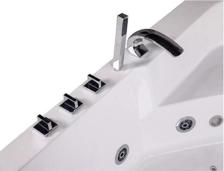 Акриловая ванна Ceruttispa С-401А 150x150 10353 с гидромассажем Акриловая ванна Ceruttispa С-401А 150x150 10353 с гидромассажем