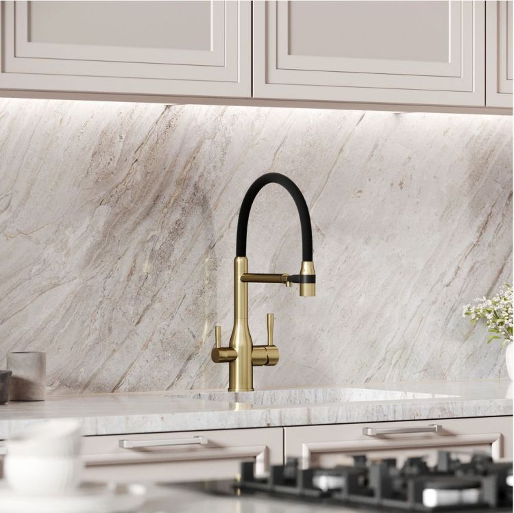 Смеситель для кухни Sancos Garda с гибким изливом, цвет брашированное золото/черный, SC4009BG