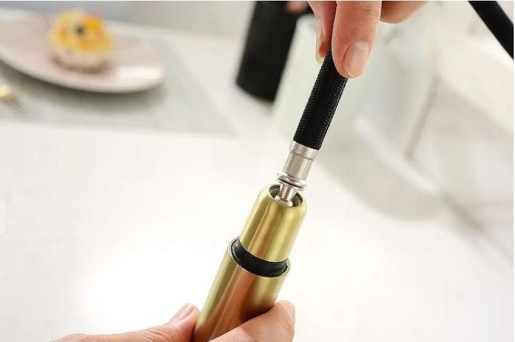 Смеситель для кухни Paulmark Neo Ne214419-BG Брашированное золото Смеситель для кухни Paulmark Neo Ne214419-BG Брашированное золото