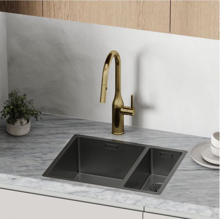 Смеситель для кухни Sancos Grand с вытяжным изливом, цвет брашированное золото, SC4002BG