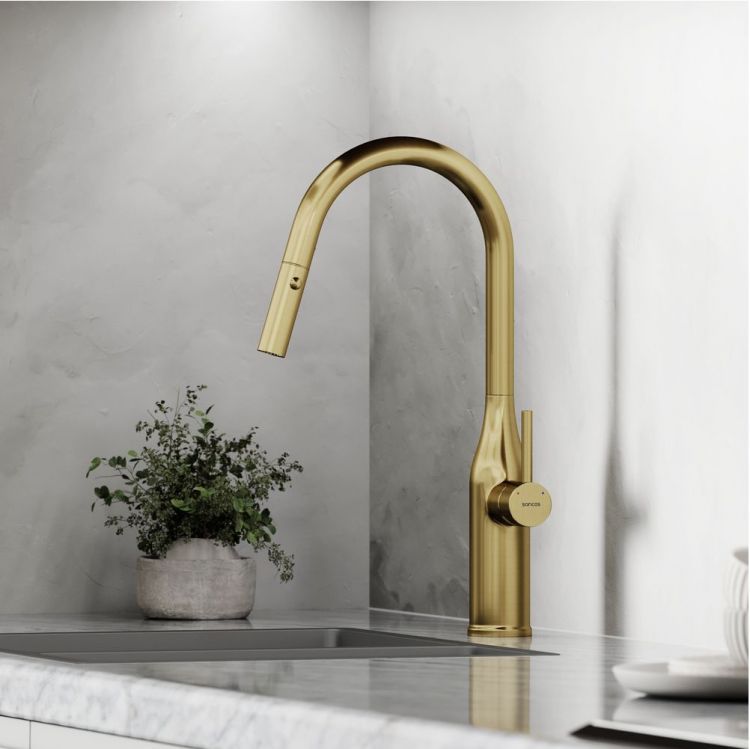 Смеситель для кухни Sancos Grand с вытяжным изливом, цвет брашированное золото, SC4002BG