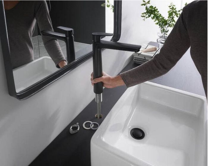 Смеситель для раковины Hansgrohe Talis E 71716670 Черный матовый