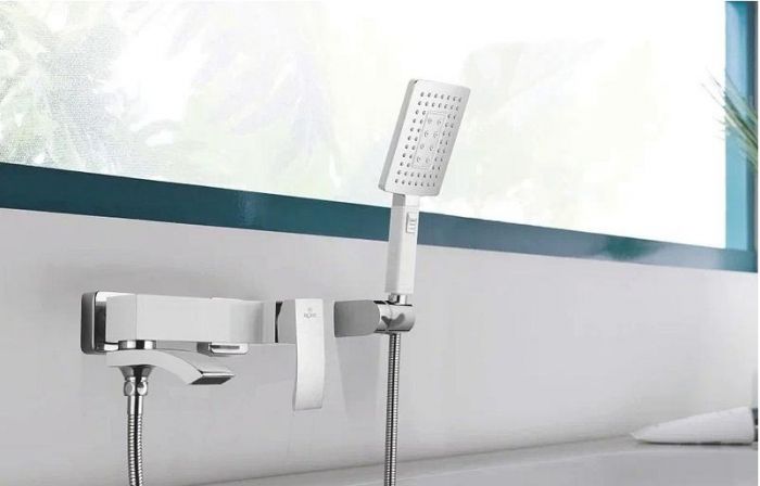 Смеситель для ванны Rose R1552F цвет Белый Хром
