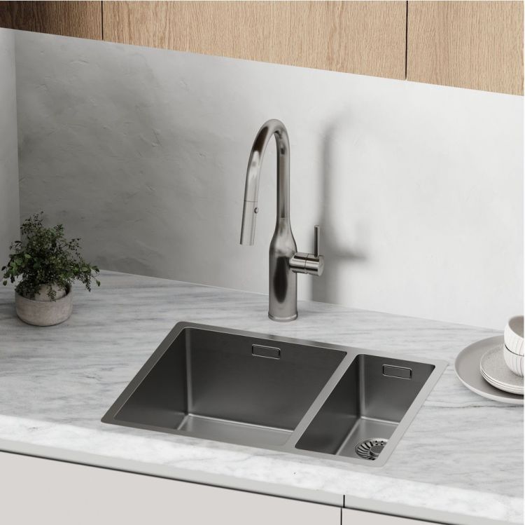 Смеситель для кухни Sancos Grand с вытяжным изливом, цвет нержавеющая сталь, SC4002BNG Смеситель для кухни Sancos Grand с вытяжным изливом, цвет нержавеющая сталь, SC4002BNG