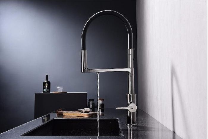 Смеситель для кухни Paulmark Tornado To213402-GB Черный глянцевый