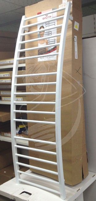 Полотенцесушитель водяной Grota Primo с необычным дизайном