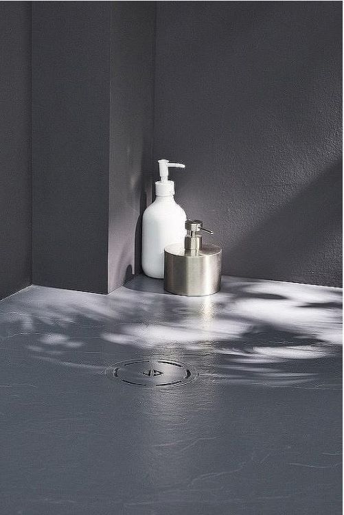 Душевой поддон из материала Neoroc Jacob Delafon Singulier 90x90 E67033-MGZ Серый шелк