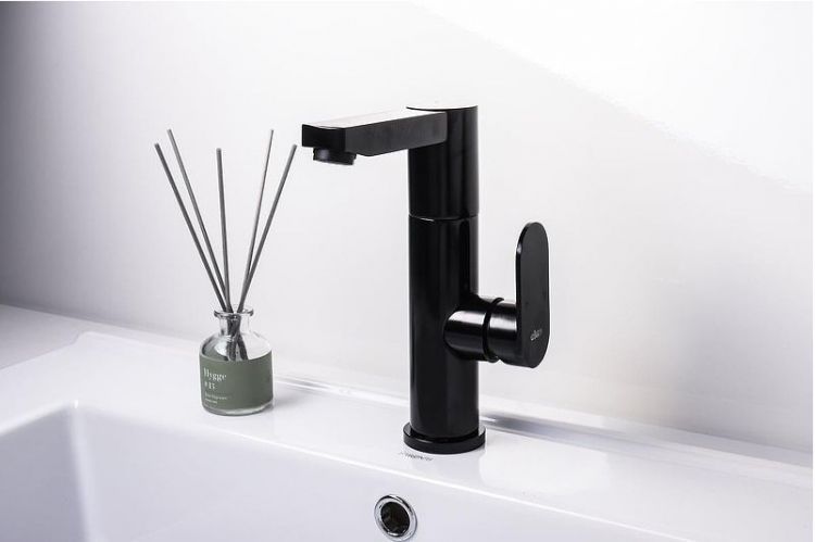 Смеситель для раковины Ekko E1083-8 цвет Черный