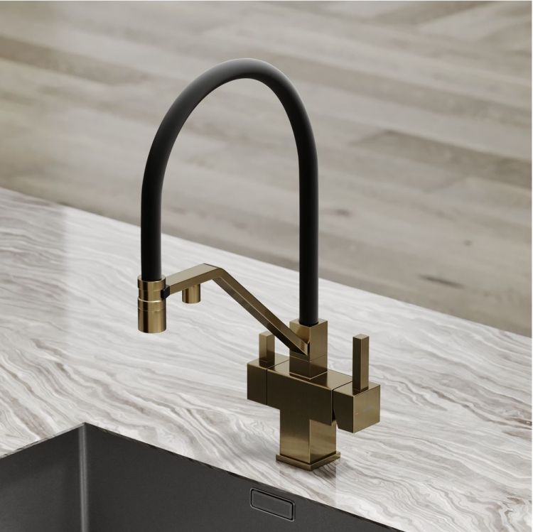 Смеситель для кухни Sancos Loro с гибким изливом, цвет брашированное золото/черный, SC4007BG Смеситель для кухни Sancos Loro с гибким изливом, цвет брашированное золото/черный, SC4007BG