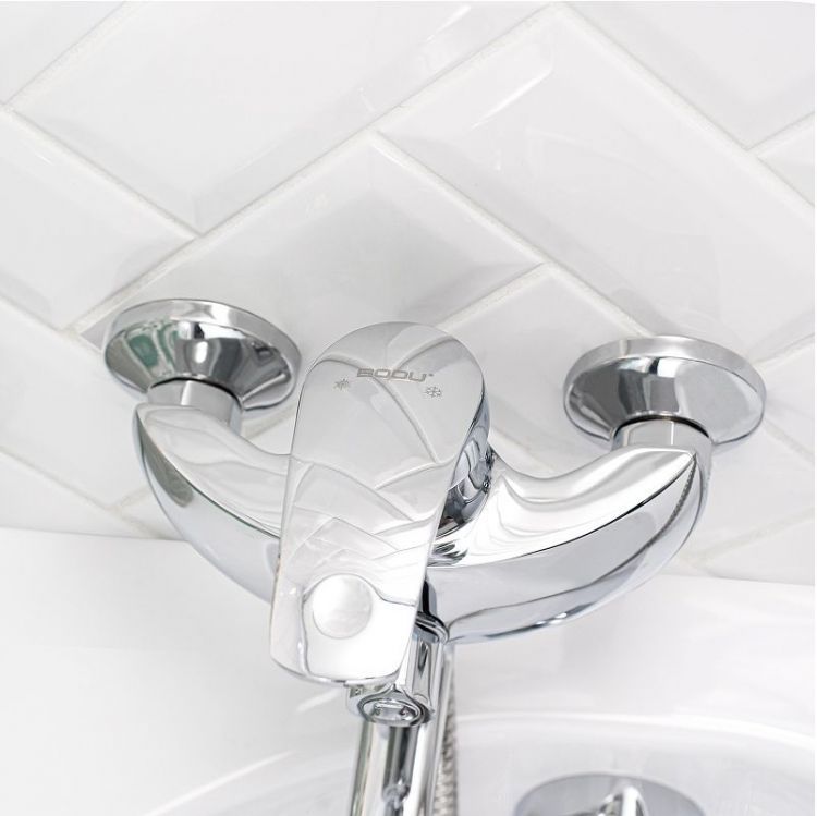 Смеситель для ванны Boou B8174-18F универсальный цвет Хром