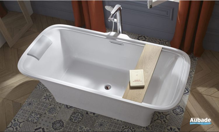 Отдельностоящая ванна E6D034-00 с сиденьем, подголовником и напольным смесителем Отдельностоящая ванна E6D034-00 с сиденьем, подголовником и напольным смесителем