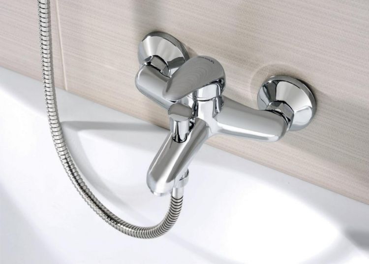 Смеситель для ванны Ravak Suzan SN 022.00/100 X070003 Смеситель для ванны Ravak Suzan SN 022.00/100 X070003