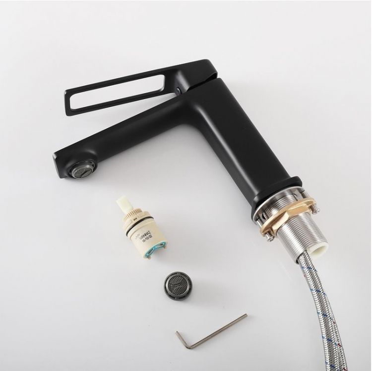 Смеситель для раковины Gid Niagara L057BMK цвет Черный матовый Смеситель для раковины Gid Niagara L057BMK цвет Черный матовый