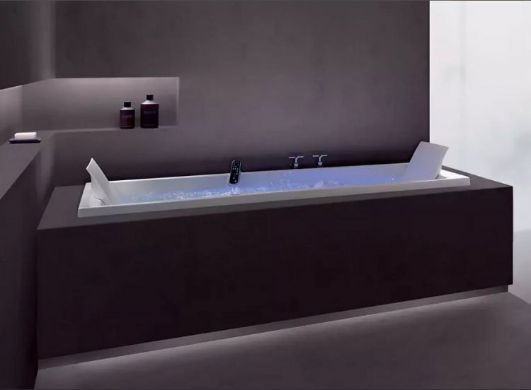 Ванна Evok с подголовниками, смесителем и встроенной подсветкой