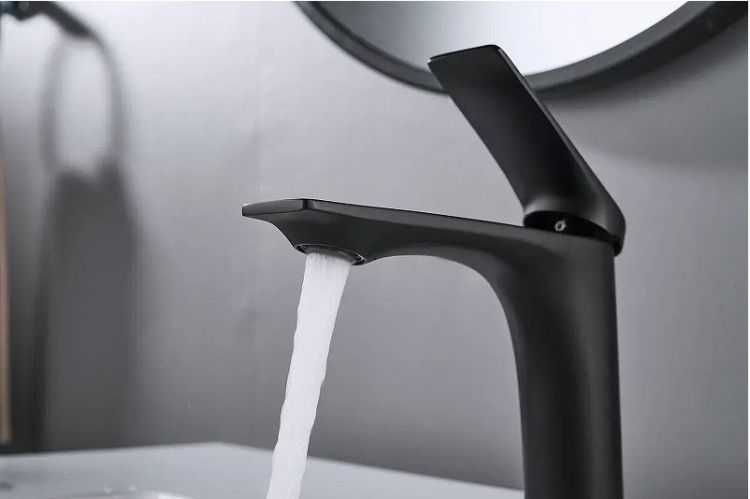 Смеситель для раковины Shevanik S9101H цвет Черный Смеситель для раковины Shevanik S9101H цвет Черный