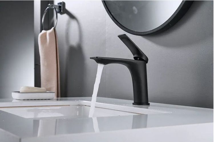 Смеситель для раковины Shevanik S9101H цвет Черный Смеситель для раковины Shevanik S9101H цвет Черный