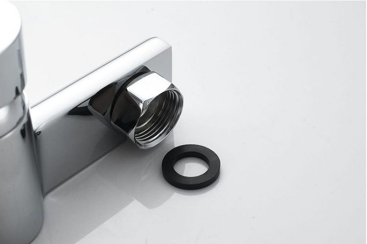 Смеситель для ванны Knotlor Ergofit KN-32 цвет Хром Смеситель для ванны Knotlor Ergofit KN-32 цвет Хром