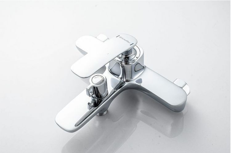 Смеситель для ванны Knotlor Finesse KN-42 цвет Хром Смеситель для ванны Knotlor Finesse KN-42 цвет Хром