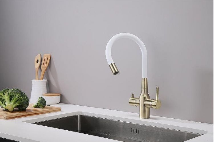 Смеситель для кухни Paulmark Salix Sa213419-BRw Бронза Белый Смеситель для кухни Paulmark Salix Sa213419-BRw Бронза Белый