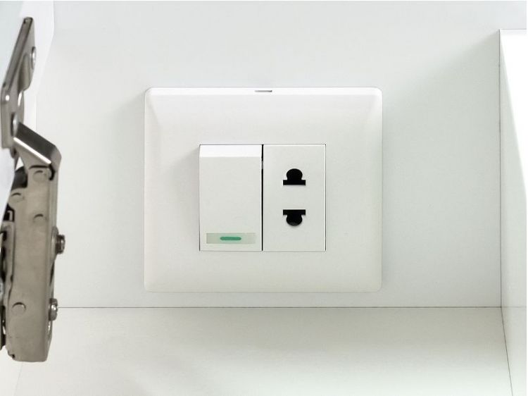 Зеркало со шкафом Misty Урал 50 L Э-Ура-04050-021Л с подсветкой Белое Зеркало со шкафом Misty Урал 50 L Э-Ура-04050-021Л с подсветкой Белое