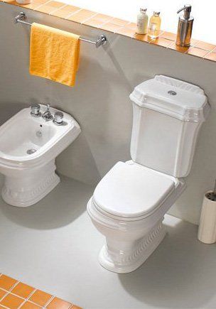 Сидение белое деревянное с металлическими креплениями,Soft close - Унитаз-компакт  CEZARES KING PALACE