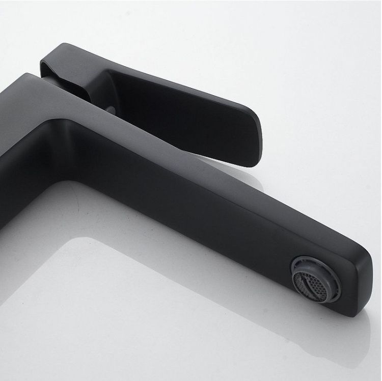 Смеситель для раковины Raffine F1199H цвет Черный Смеситель для раковины Raffine F1199H цвет Черный