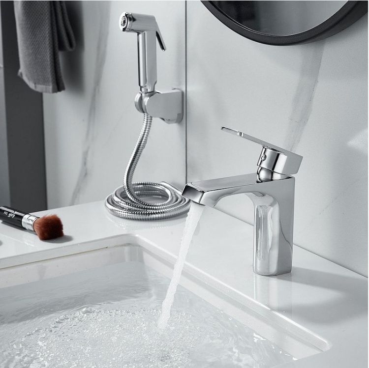 Смеситель для раковины Raffine F171 с гигиеническим душем цвет Хром