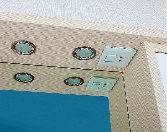 Зеркало со шкафом Бриклаер Бали 62 R 4627125412004 с подсветкой Светлая лиственница Белое глянцевое