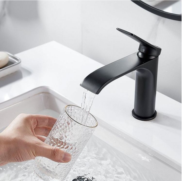 Смеситель для раковины Shevanik S4101H цвет Черный Смеситель для раковины Shevanik S4101H цвет Черный