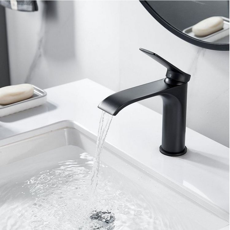 Смеситель для раковины Shevanik S4101H цвет Черный Смеситель для раковины Shevanik S4101H цвет Черный