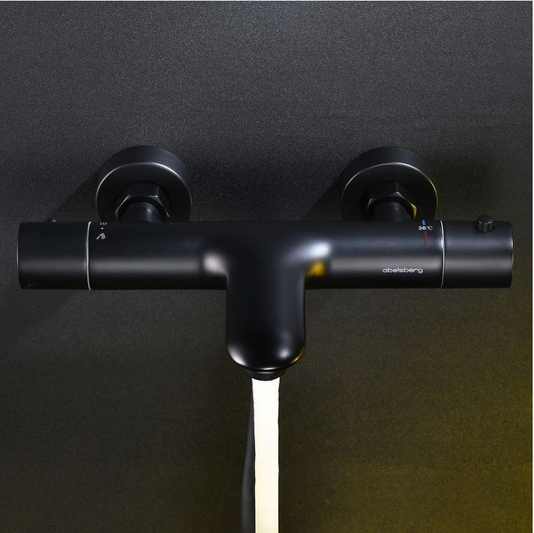 Смеситель для ванны Abelsberg Perfecta INF61101MB с термостатом цвет Вулканический черный Смеситель для ванны Abelsberg Perfecta INF61101MB с термостатом цвет Вулканический черный