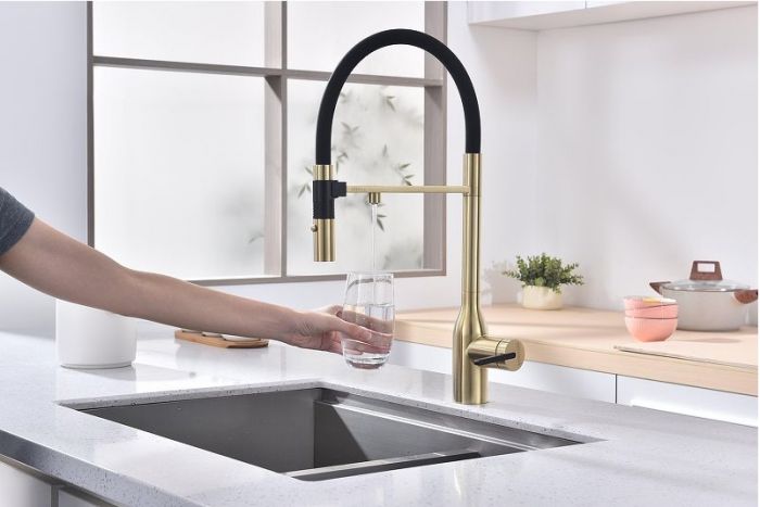 Смеситель для кухни Paulmark Magneto One Ma213188-LG цвет Светлое золото