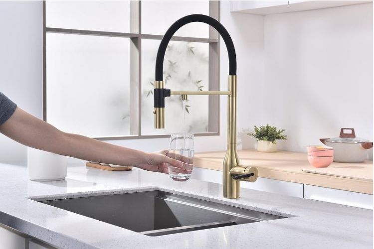 Смеситель для кухни Paulmark Magneto One Ma213188-LG цвет Светлое золото Смеситель для кухни Paulmark Magneto One Ma213188-LG цвет Светлое золото