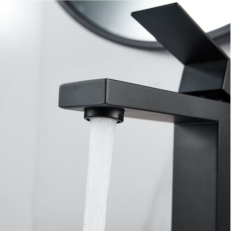 Смеситель для раковины Shevanik S7001H цвет Черный Смеситель для раковины Shevanik S7001H цвет Черный