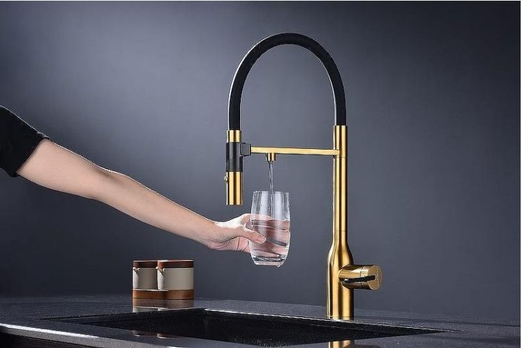 Смеситель для кухни Paulmark Magneto One Ma213188-BG Брашированное золото Смеситель для кухни Paulmark Magneto One Ma213188-BG Брашированное золото