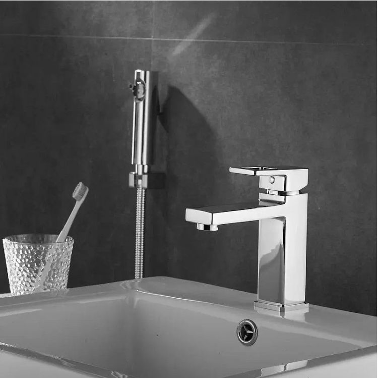 Смеситель для раковины Shevanik S8271 с гигиеническим душем цвет Хром Смеситель для раковины Shevanik S8271 с гигиеническим душем цвет Хром