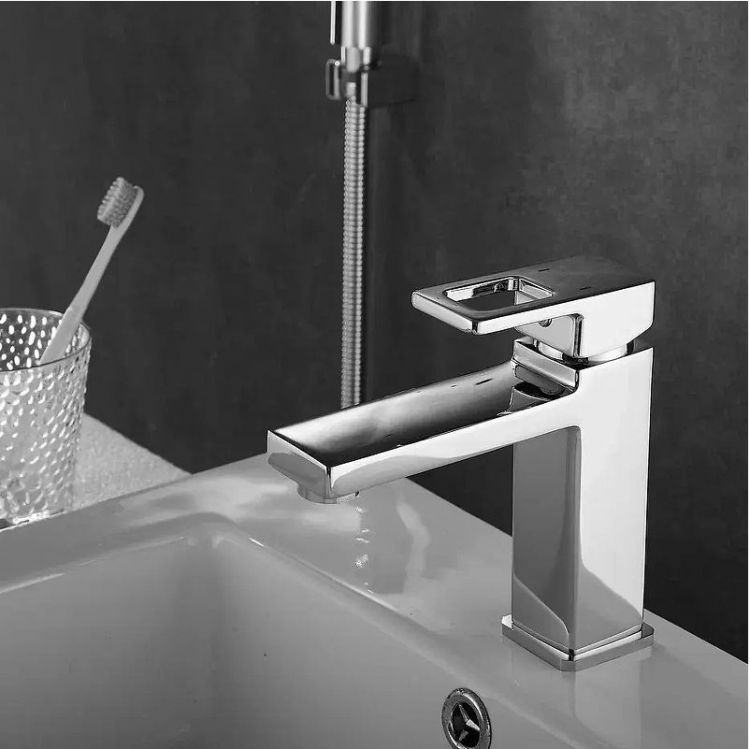 Смеситель для раковины Shevanik S8271 с гигиеническим душем цвет Хром Смеситель для раковины Shevanik S8271 с гигиеническим душем цвет Хром