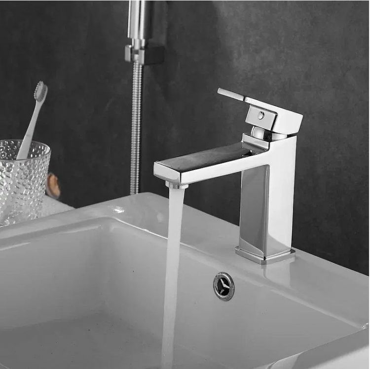 Смеситель для раковины Shevanik S8271 с гигиеническим душем цвет Хром Смеситель для раковины Shevanik S8271 с гигиеническим душем цвет Хром